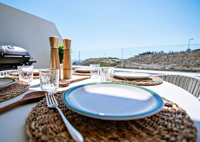 Mara's Higueron West - Nordic Style - Sunny Terrace דירה פואנגירולה