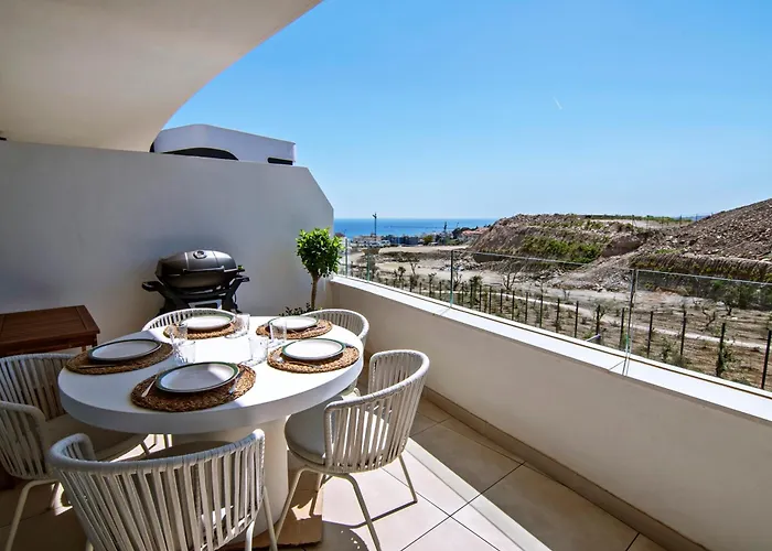 Mara's Higueron West - Nordic Style - Sunny Terrace דירה פואנגירולה